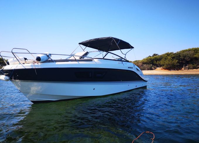Motorboat QUICKSILVER ACTIV 805 CRUISER 350hp