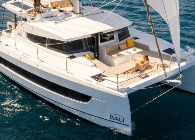 Catamaran Bali 4.2 A/C-GEN &amp; WM 12m