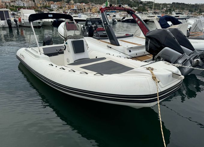 Boat without licence  Almarine MaxiRib 5.85 40hp
