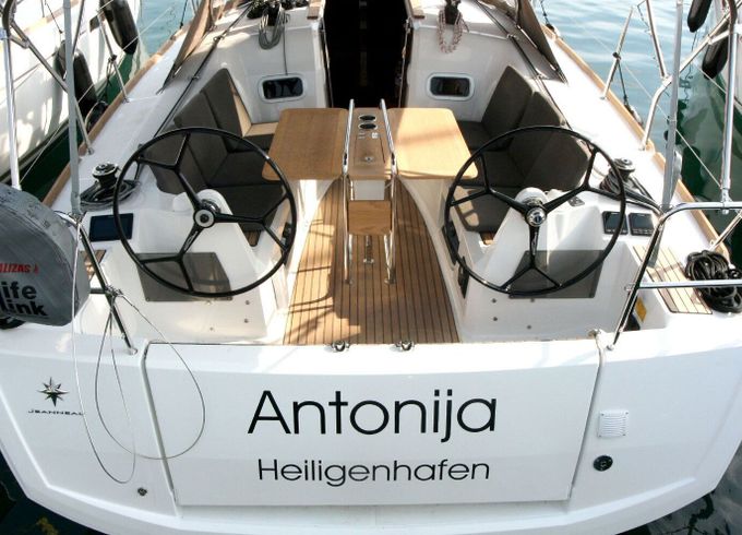Sailboat JEANNEAU SUN ODYSSEY 349 10.34m