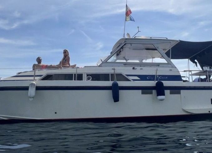 Motorboat Guy Couach 1000 260hp