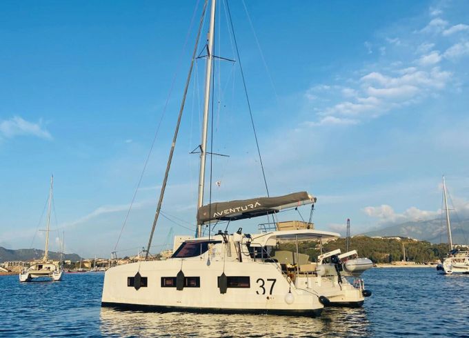 Catamaran Aventura AV 37 10m