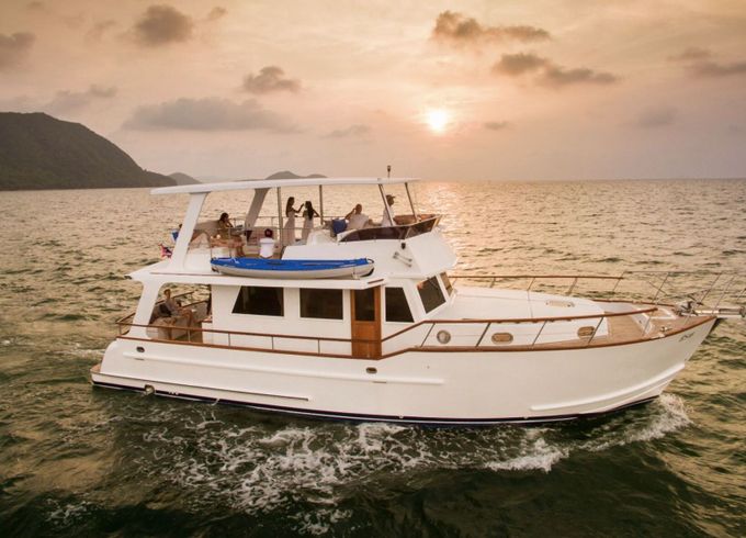 Motor yacht Grand Banks 53 590hp