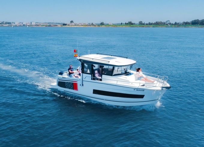 Motorboat Jeanneau Merry Fisher Sport 895 425hp