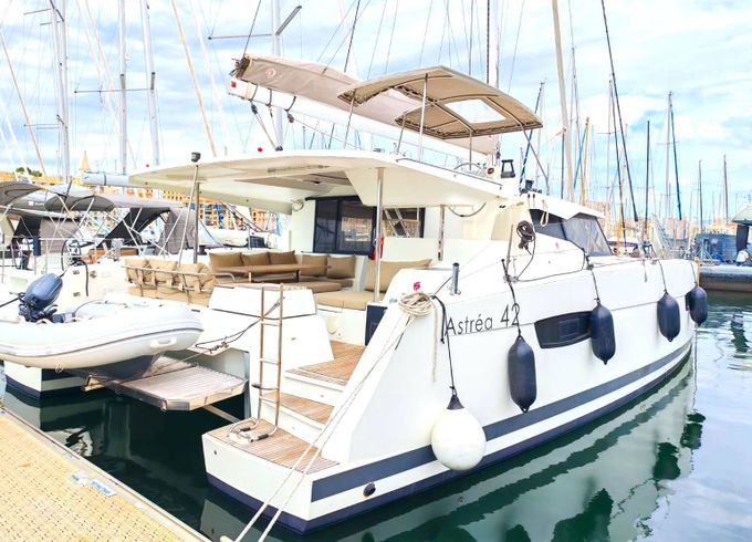 Catamaran Fountaine Pajot Astréa 42 12.58m