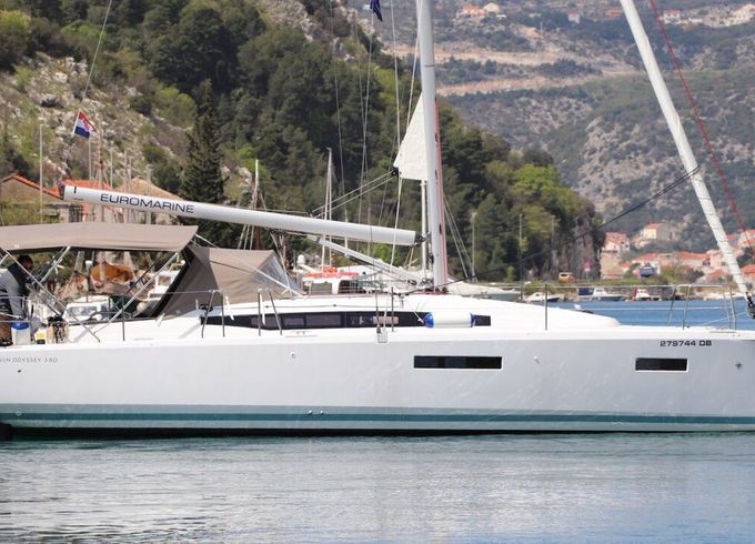 Sailboat Jeanneau Sun Odyssey 380 11m