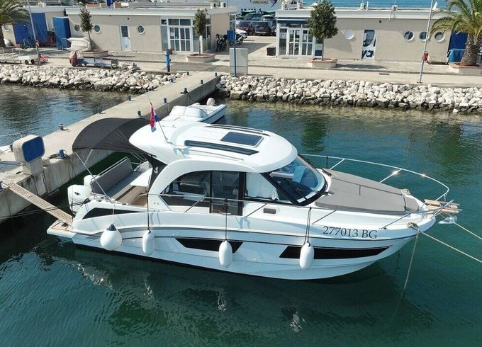 Motorboat Antares 9 OB 400hp