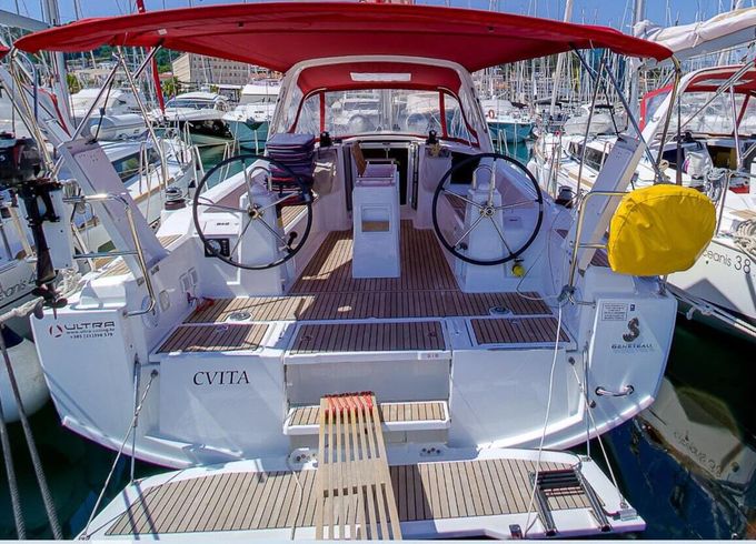 Sailboat Bénéteau Oceanis 38.1 11m