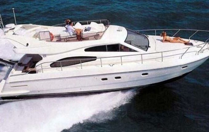 Motorboat Ferreti 48 500hp