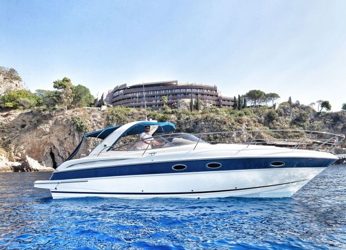 Motorboat BAVARIA 32 Sport 450hp