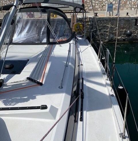 Sailboat Bavaria C42  12m