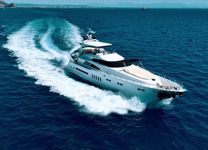 Motor yacht Princess 90 2400hp