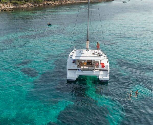 Motorboat Fountaine Pajot Lucia 40 89hp