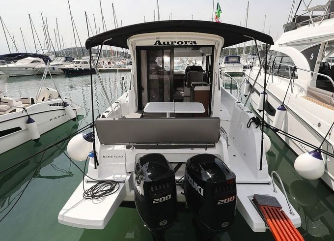Motorboat Antares 9 OB 400hp