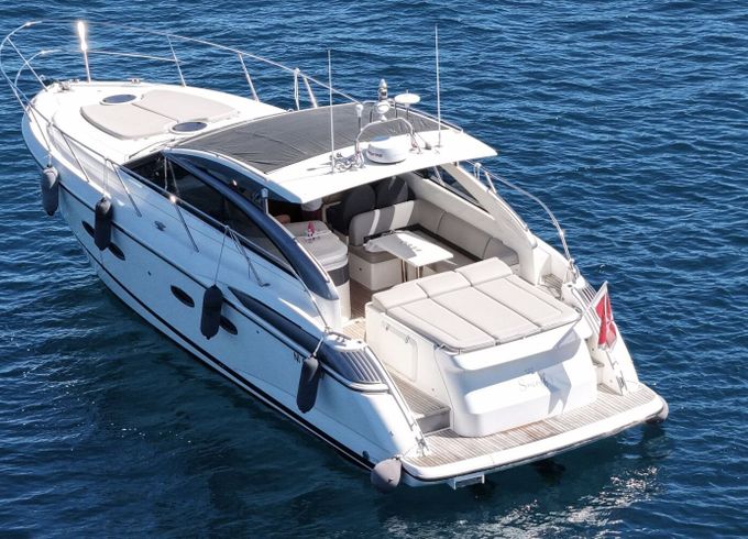Motorboat Princess V42 740hp