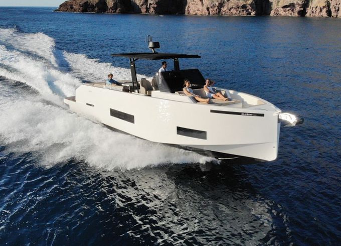 Motorboat De Antonio D42 Open 900hp