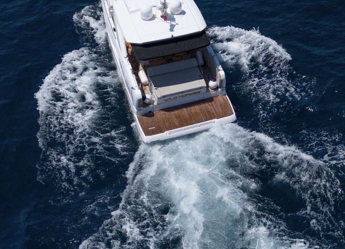Motorboat Jeanneau DB/43 760hp