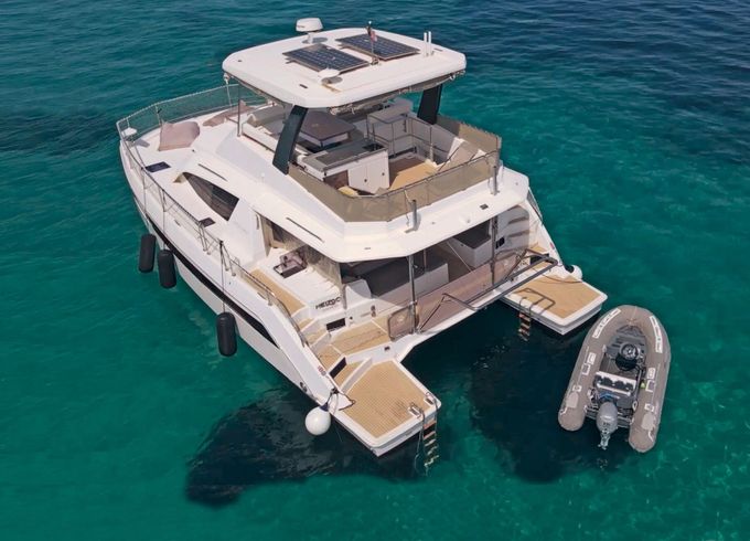 Catamaran Robertson &amp; Caine Leopard 43 13m