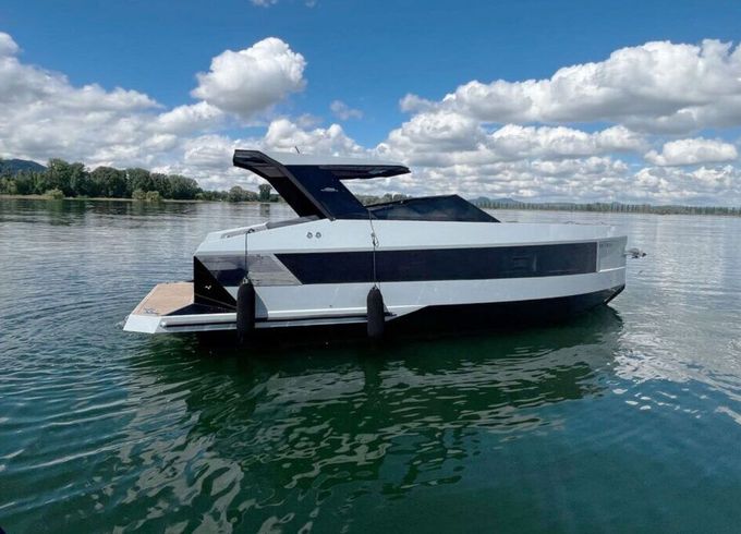 Motorboat Futuro RX30 300hp