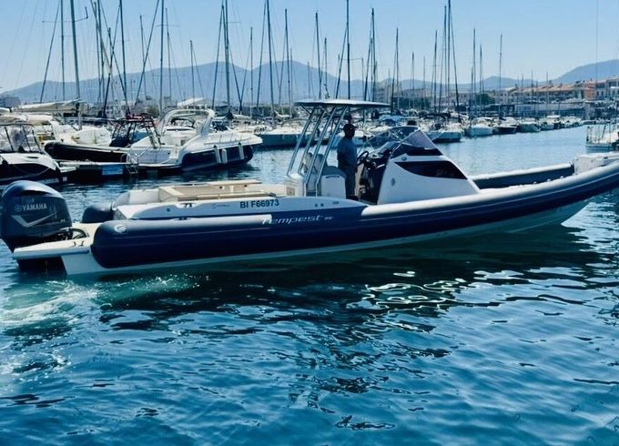 Motorboat Capelli Tempest 38 700hp