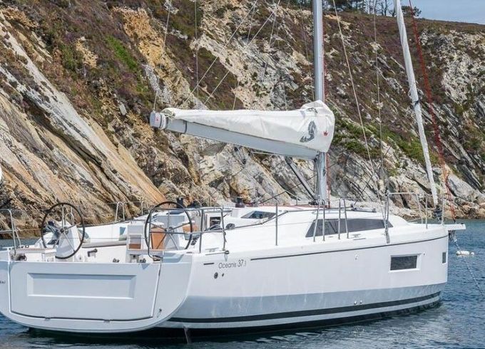 Sailboat Beneteau Oceanis 37.1 Easy Liberté 11.9m