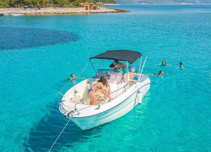 Motorboat KARNIC 2251 OPEN 200hp