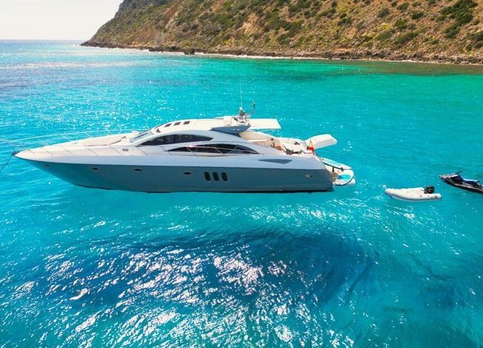 Motor yacht Sunseeker Predator 72 2hp
