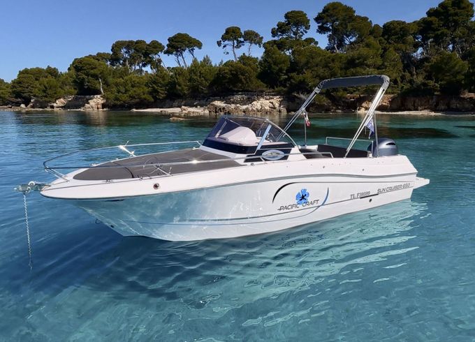 Motorboat Pacific Craft 650 Sun Cruiser 175hp