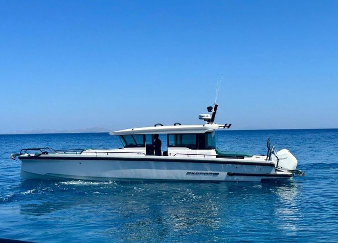 Motorboat Axopar 37 600hp