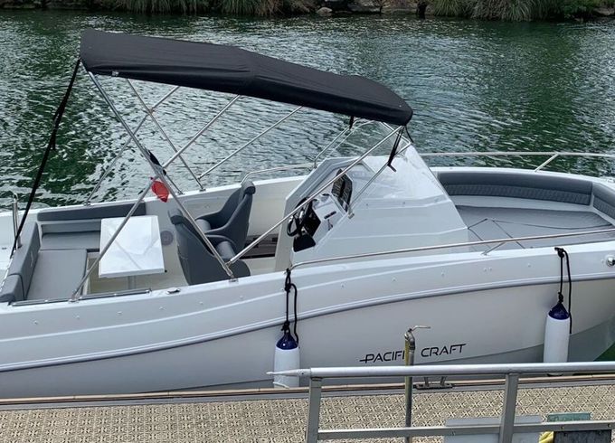 Motorboat Pacific Craft Open 750