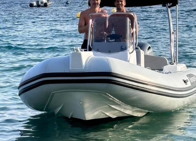 Motorboat Capelli 630s