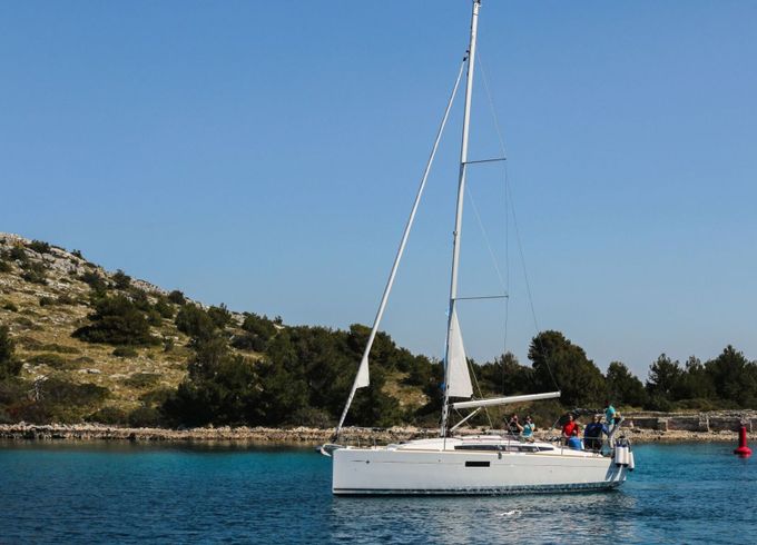 Sailboat JEANNEAU SUN ODYSSEY 349 10.34m