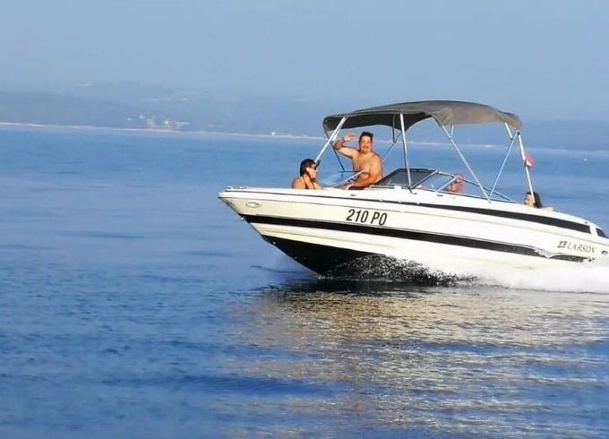 Motorboat Larson 230 270hp