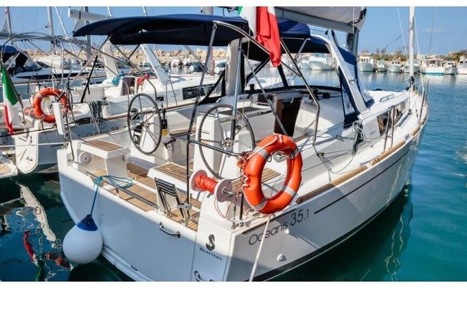 Sailboat Oceanis 35.1 10m