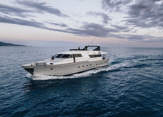 Motor yacht Canados Canados 90' 2700hp