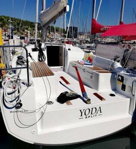 Sailboat Bénéteau Oceanis 30.1 9m