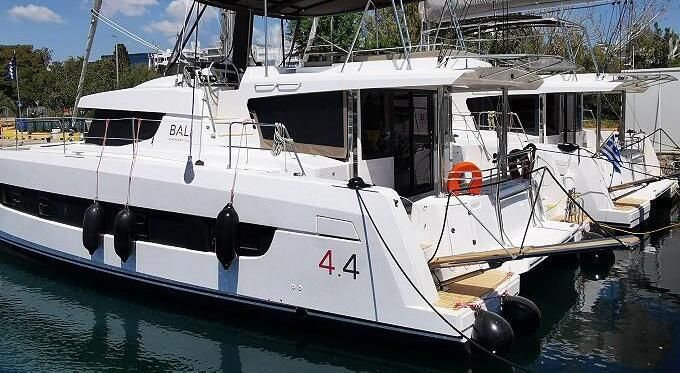Catamaran Catana Group Bali 4.4 - 4 + 1 cab. 13m