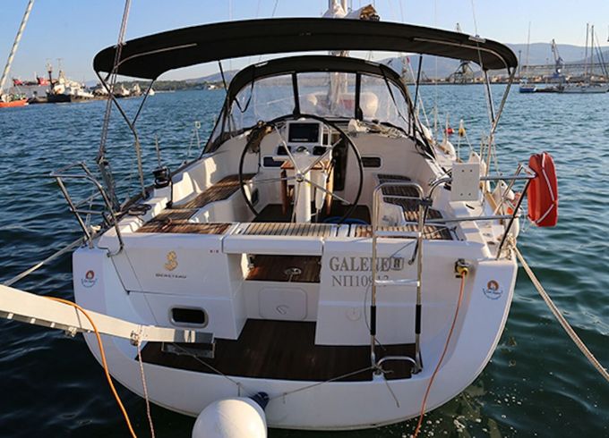 Sailboat BENETEAU OCEANIS 37 11.48m