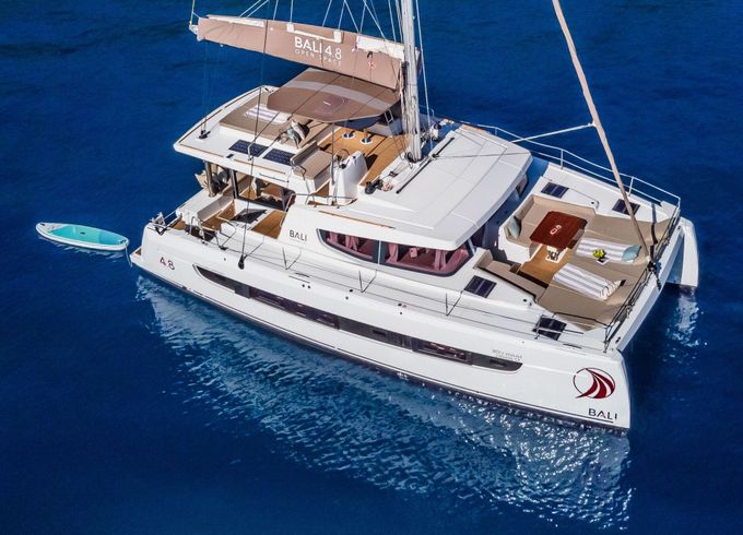 Catamaran Catana Group Bali 4.8 - 5 + 2 cab 14m