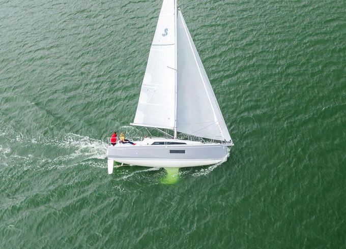 Sailboat Beneteau Oceanis 30.1 9.44m