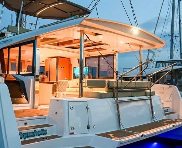 Catamaran Catana Group Bali 4.6 - 5 + 2 cab. 14m