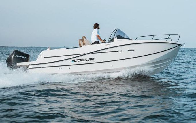Motorboat Quicksilver Activ 755 Sundeck 250hp