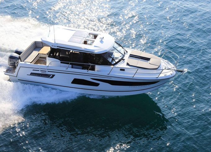 Motorboat Jeanneau Merry Fisher 1095 600hp