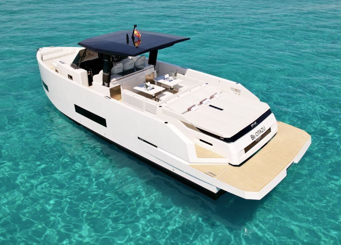 Motorboat De Antonio D42 900hp