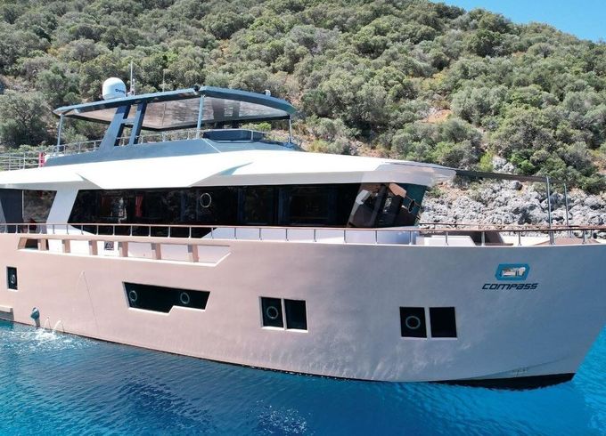 Motor yacht Compass 2024
