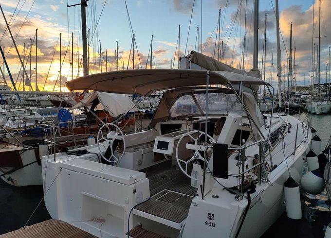 Sailboat Dufour 430 13m