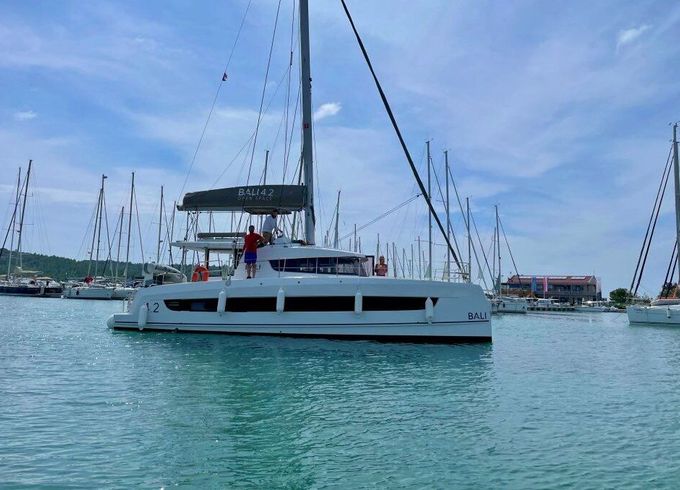 Catamaran Catana Group Bali 4.2 - 4 + 1 cab. 12.85m