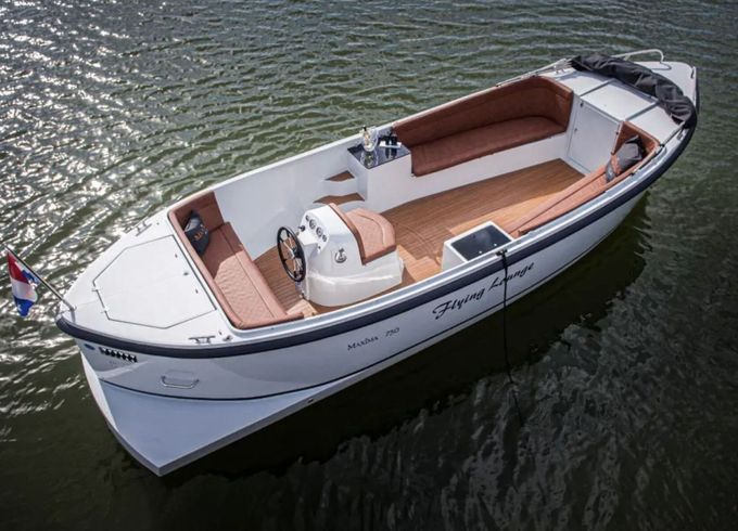 Motorboat Maxima Flying Lounge (vaarbewijs vereist) 100hp