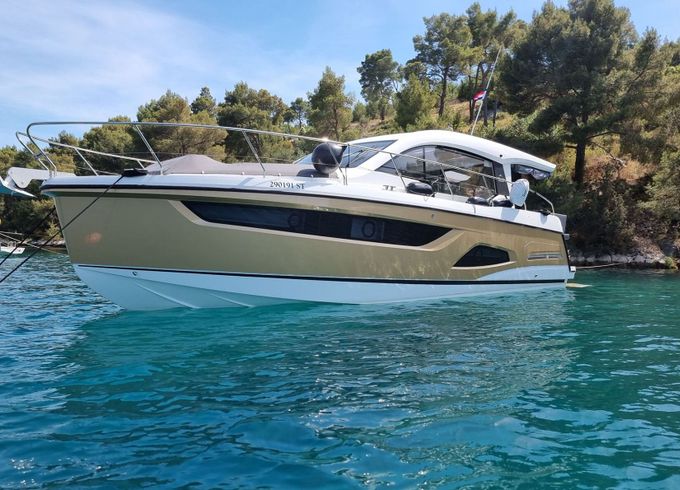 Motor yacht Sealine Sealine C390 760hp