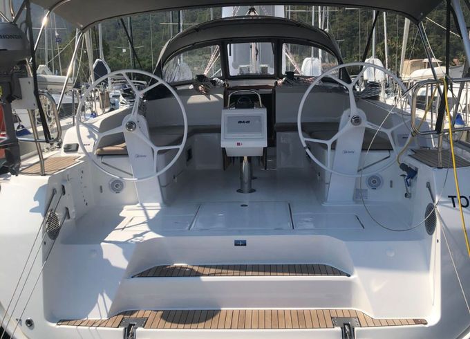 Sailboat Bavaria Cruiser 46 14.27m
